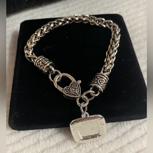 Betty Boop Themed Charm Bracelet with Heart and Character Pendant - Picture 3 of 8